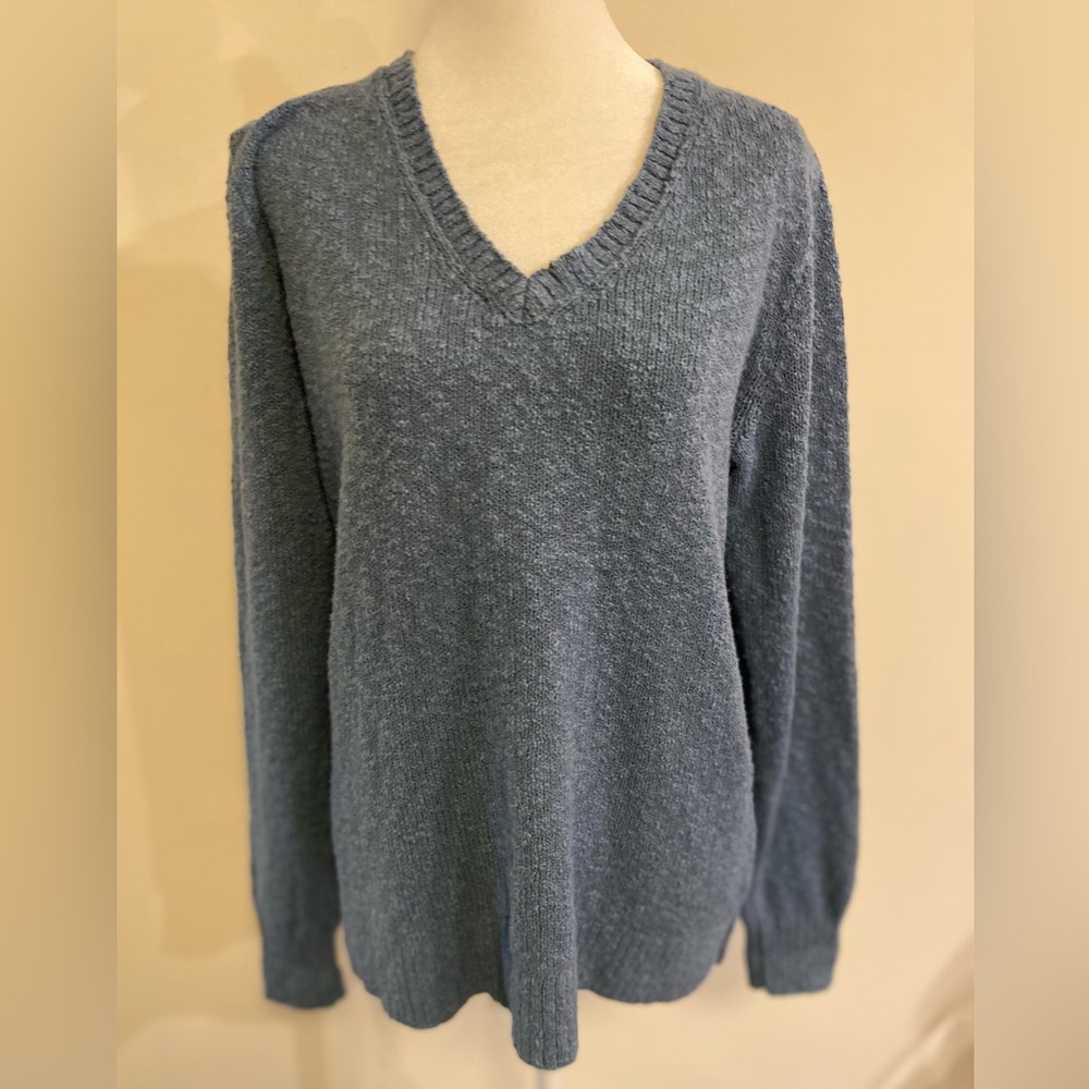 J Crew blue cotton V neck sweater with split hem, textured size Medium